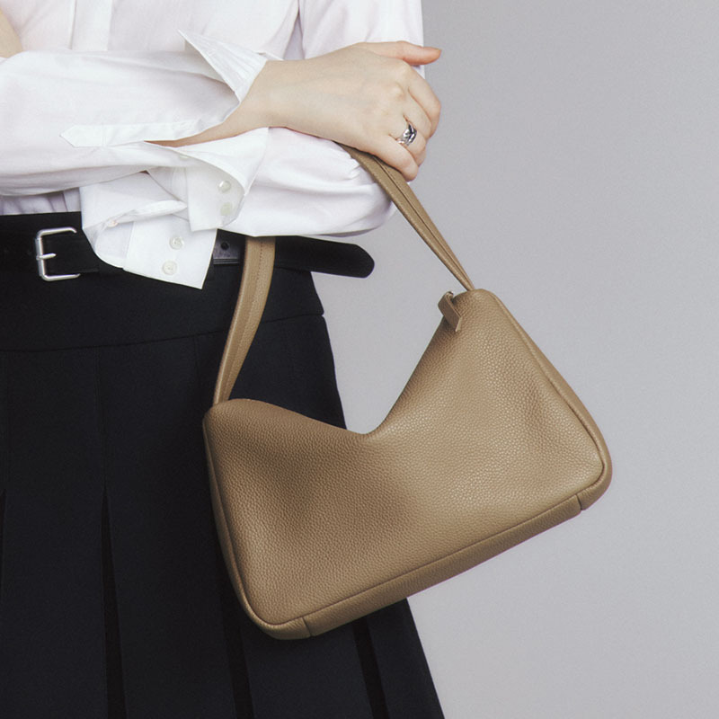 Bolso para axila de piel de va - Embroidery Meaning reseña y precio